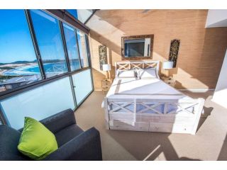 DRIFTWOOD, CONTEMPORARY TOWNHOUSE WITH DUAL OCEAN VIEWS Villa, Boat Harbour - 1