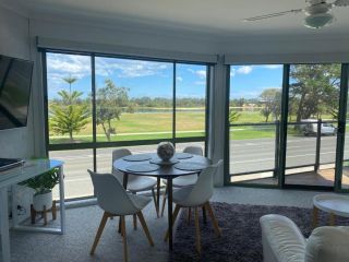 Driftwood Townhouse - Waterfront-Central Location Guest house, Lakes Entrance - 3