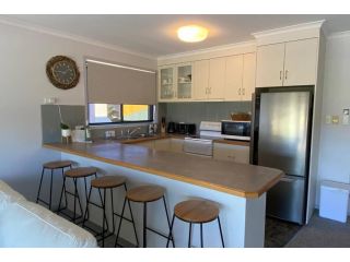 Driftwood Townhouse - Waterfront-Central Location Guest house, Lakes Entrance - 5