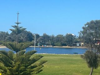 Driftwood Townhouse - Waterfront-Central Location Guest house, Lakes Entrance - 1