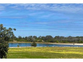 Driftwood Townhouse - Waterfront-Central Location Guest house, Lakes Entrance - 2