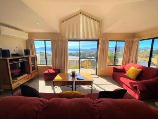 Dromaius 5 - Great Views of The Snowy Mountains Guest house, Jindabyne - 2
