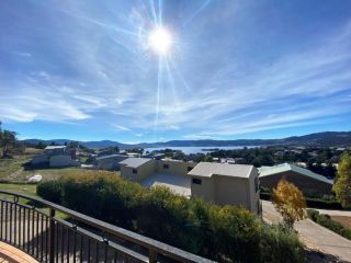 Dromaius 5 - Great Views of The Snowy Mountains Guest house, Jindabyne - 3
