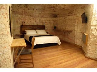 Dug Out B&B Apartments Bed and breakfast, Coober Pedy - 1