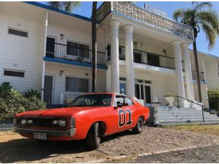 Dukes Retro Retreat Near Yamba Aparthotel, New South Wales - 3