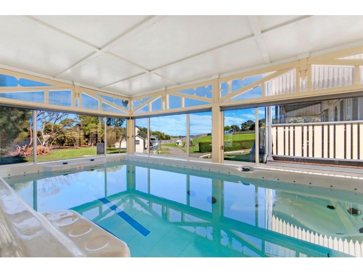 Dunes - Elegant Beach Villa with huge heated swim spa Villa, Port Fairy - imaginea 1