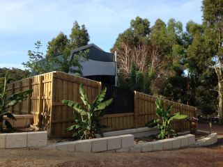 Dunsborough Barn Stay Chalet, Western Australia - 2