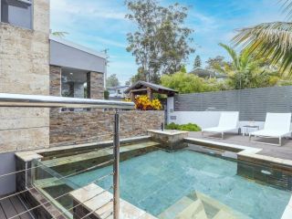 Dutchies Delight 14a Christmas Bush Ave SPARKLING POOL WITH WATER VIEWS AND WIFI Guest house, Nelson Bay - 2