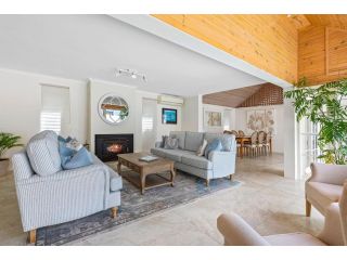 Dwyer St Hamptons Haven Guest house, Sunshine Beach - 4