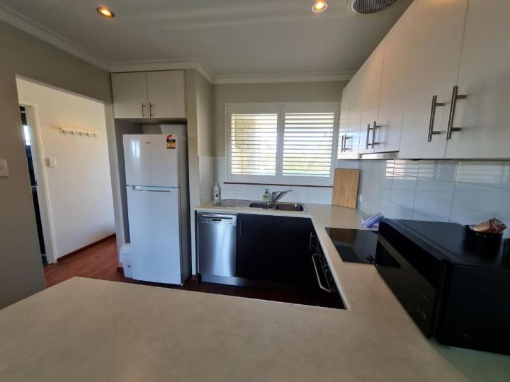 Summer Breeze - Holiday or Business Accommodation Apartment, Perth - imaginea 9