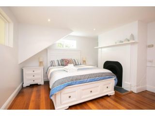 East Launceston with Views and Parking Apartment, Kings Park - 5