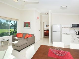 NRMA Eastern Beach Holiday Park Accomodation, Lakes Entrance - 3