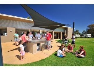 NRMA Eastern Beach Holiday Park Accomodation, Lakes Entrance - 1