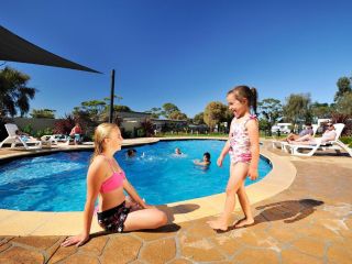 NRMA Eastern Beach Holiday Park Accomodation, Lakes Entrance - 2