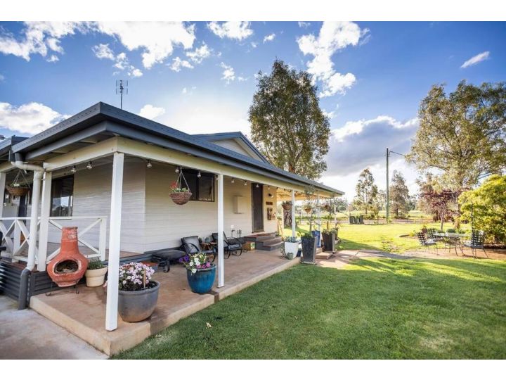 EdenValley Private Manicured Gardens with Fire Pit Guest house, Parkes - imaginea 16