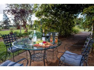 EdenValley Private Manicured Gardens with Fire Pit Guest house, Parkes - 2