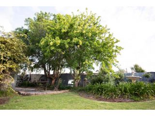 EdenValley Private Manicured Gardens with Fire Pit Guest house, Parkes - 4