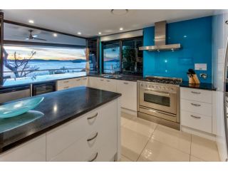 Edge 2 Ocean Front Luxury 3 Bedroom Split Level Spacious With Sofa Bed + Buggy Apartment, Hamilton Island - 3