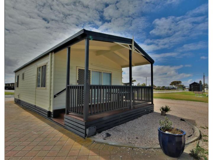 Edithburgh Caravan Park Campsite, South Australia - imaginea 14