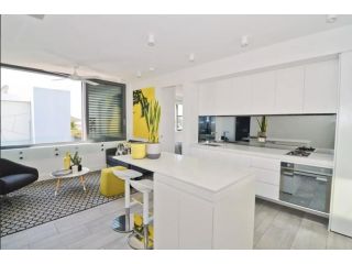 EIGHT TWO NINE TWO V: BONDI BEACH Apartment, Sydney - 2