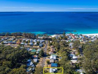 Elaine at Hyams 4pm Check Out Sundays Guest house, Hyams Beach - 2
