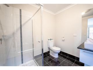 Elandra's Home Close to Shopping Free Parking Guest house, Victoria - 3