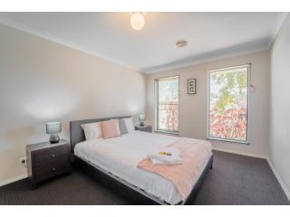 Elandra's Home Close to Shopping Free Parking Guest house, Victoria - 2