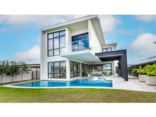 Elegance On Elanus Guest house, Banksia Beach - 1