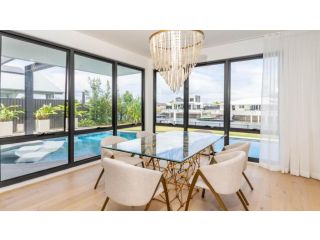 Elegance On Elanus Guest house, Banksia Beach - 4