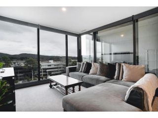 Elegant 2-Bed Apartment With Amenities and Views Apartment, Canberra - 2
