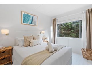 Charming 2-Bed Coastal Hideaway Near Beach Guest house, Australia - 3