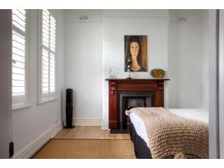 Elegant 3-Bed Heritage House with Swimming Pool Apartment, Sydney - 5