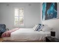 Elegant 3-Bed Heritage House with Swimming Pool Apartment, Sydney - thumb 8