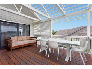 Stunning Beach-front 3-Bed Home with Pool Guest house, Queensland - 4