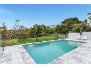 Stunning Beach-front 3-Bed Home with Pool Guest house, Queensland - 2
