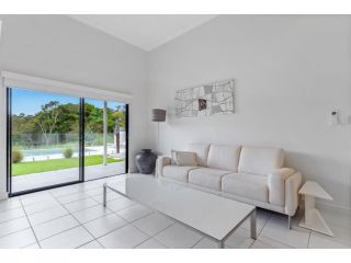 Stunning Beach-front 3-Bed Home with Pool Guest house, Queensland - 3