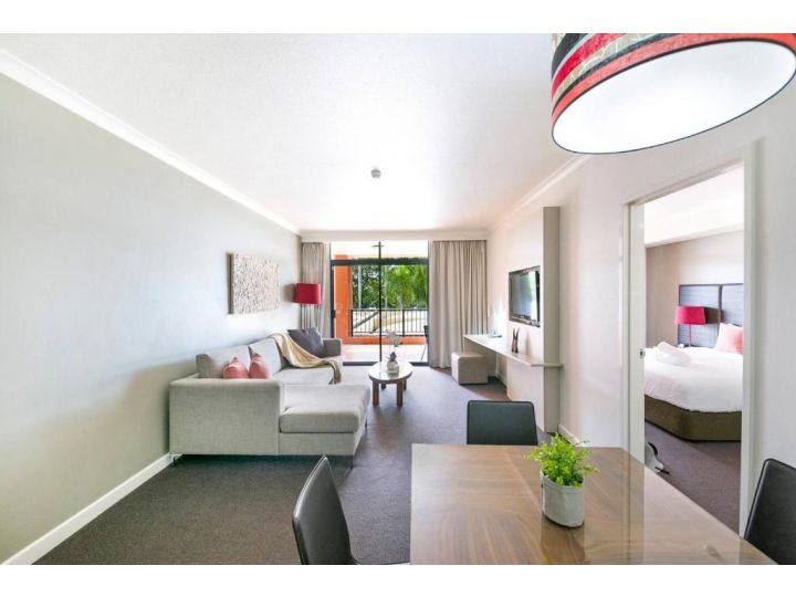 Elegant Harbourside Comfort with Alfresco Patio Apartment, Darwin - imaginea 5