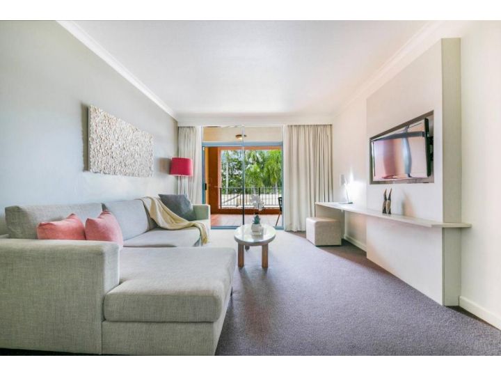 Elegant Harbourside Comfort with Alfresco Patio Apartment, Darwin - imaginea 2