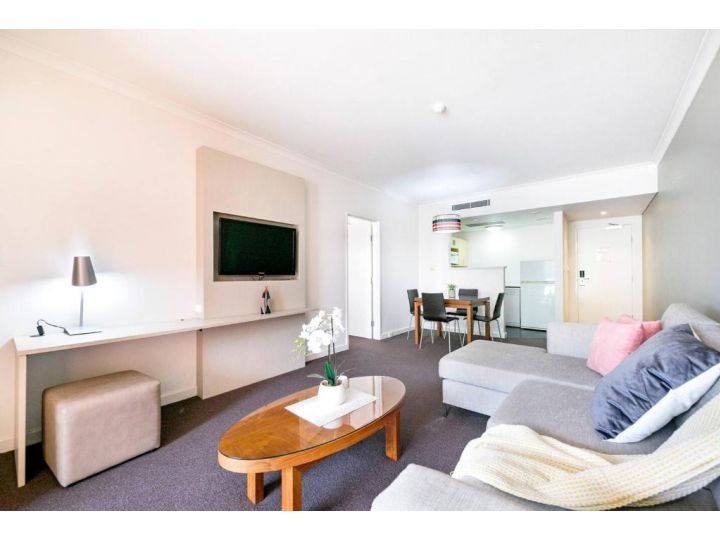 Elegant Harbourside Comfort with Alfresco Patio Apartment, Darwin - imaginea 10