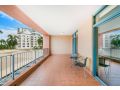 Elegant Harbourside Comfort with Alfresco Patio Apartment, Darwin - thumb 3