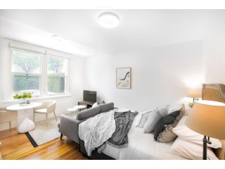 MadeComfy Cosy Studio in Leafy Glebe Estate Apartment, Sydney - 5