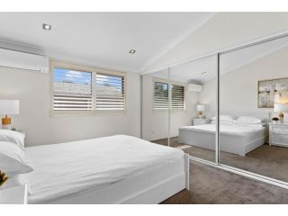 Elegantly Modern 2-Bed In The Heart of Chippendale Apartment, Sydney - 5