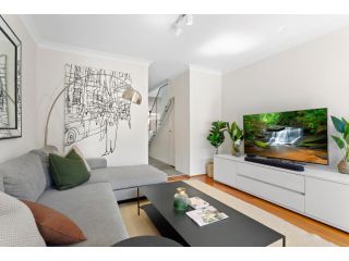 Elegantly Modern 2-Bed In The Heart of Chippendale Apartment, Sydney - 2