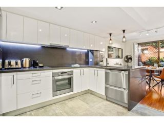 Elegantly Modern 2-Bed In The Heart of Chippendale Apartment, Sydney - 1