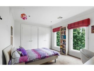 Eloquen style and elegance with easy access Apartment, Victoria - 4