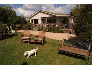 Emerald Hills Cottage Bed and breakfast, Victoria - 2