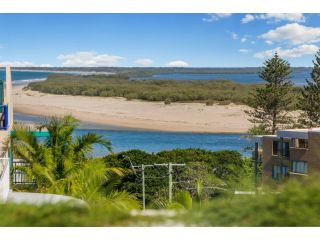 Luxe 5-floor Townhouse with Water and Mountain Views near Beach Guest house, Caloundra - 3