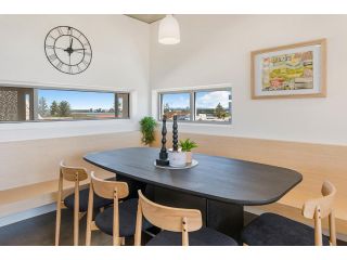 Luxe 5-floor Townhouse with Water and Mountain Views near Beach Guest house, Caloundra - 5