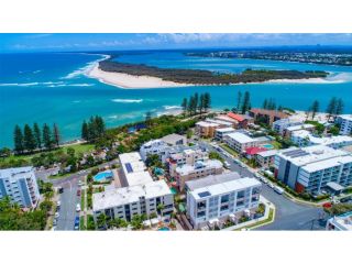 Luxe 5-floor Townhouse with Water and Mountain Views near Beach Guest house, Caloundra - 2