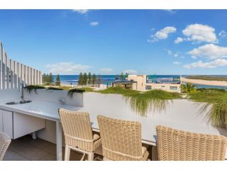 Luxe 5-floor Townhouse with Water and Mountain Views near Beach Guest house, Caloundra - 4